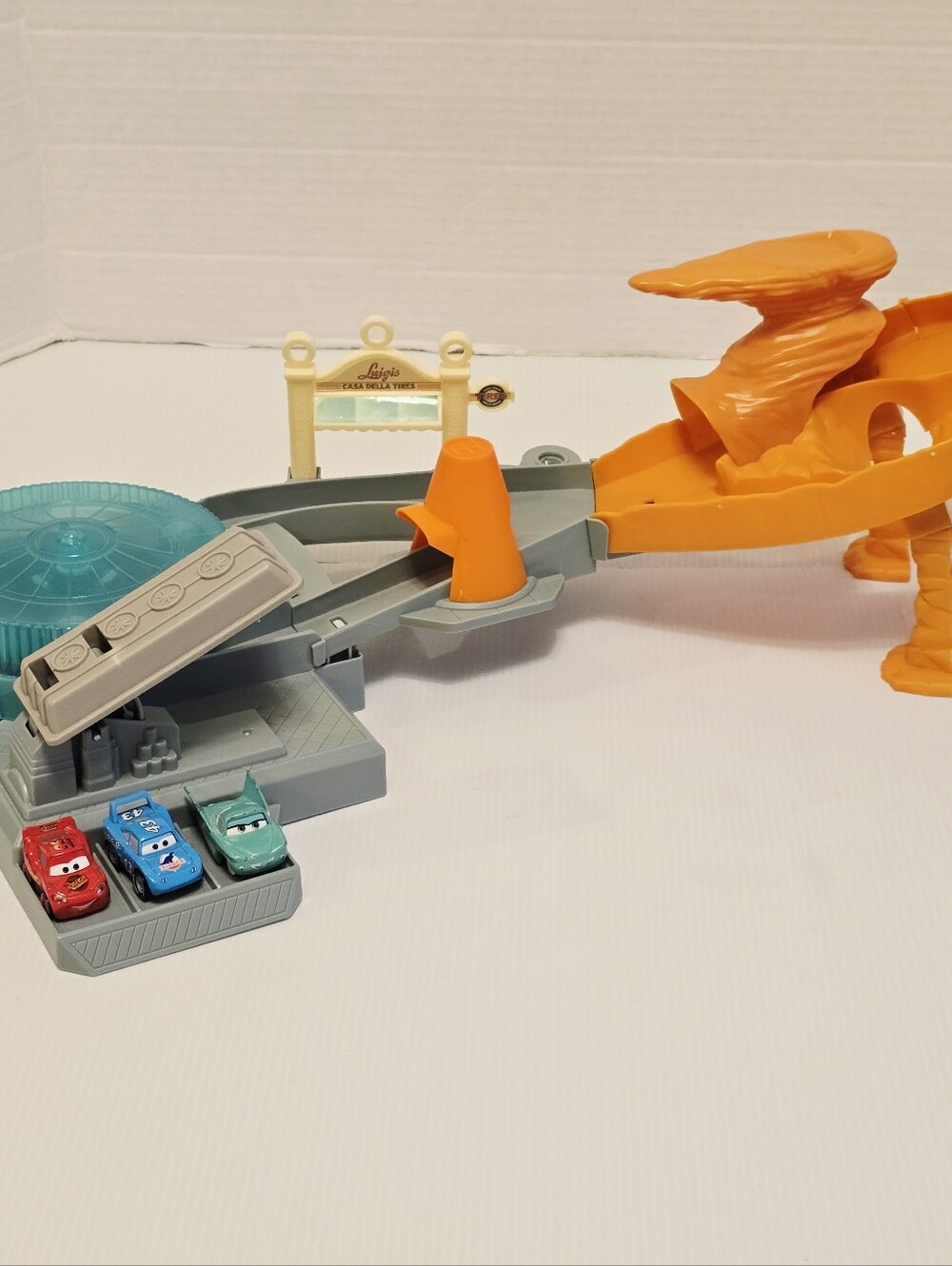 Disney Pixar Cars Mini Racers Radiator Springs Spin Out Playset